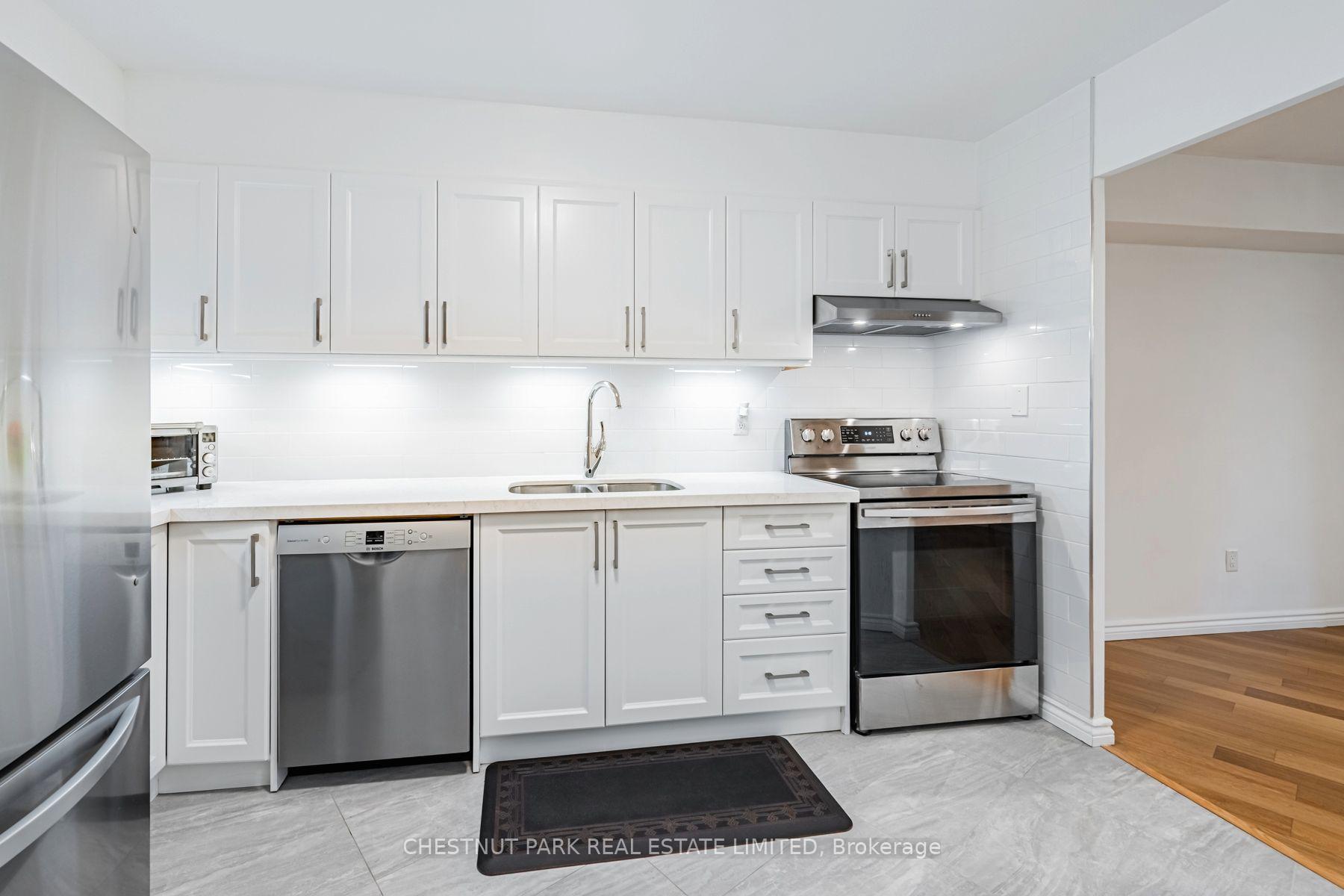 60 Pavane Linkway Unit 206