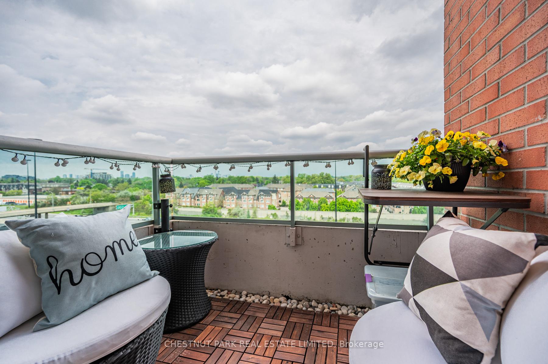 200 Manitoba Street 525