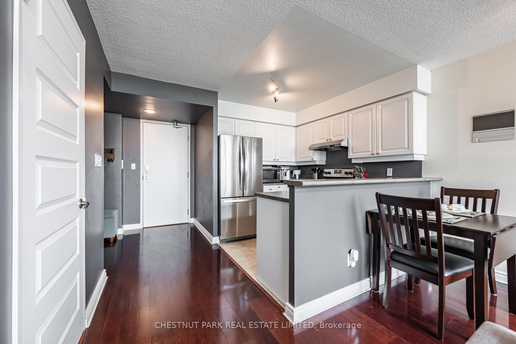 200 Manitoba Street 525