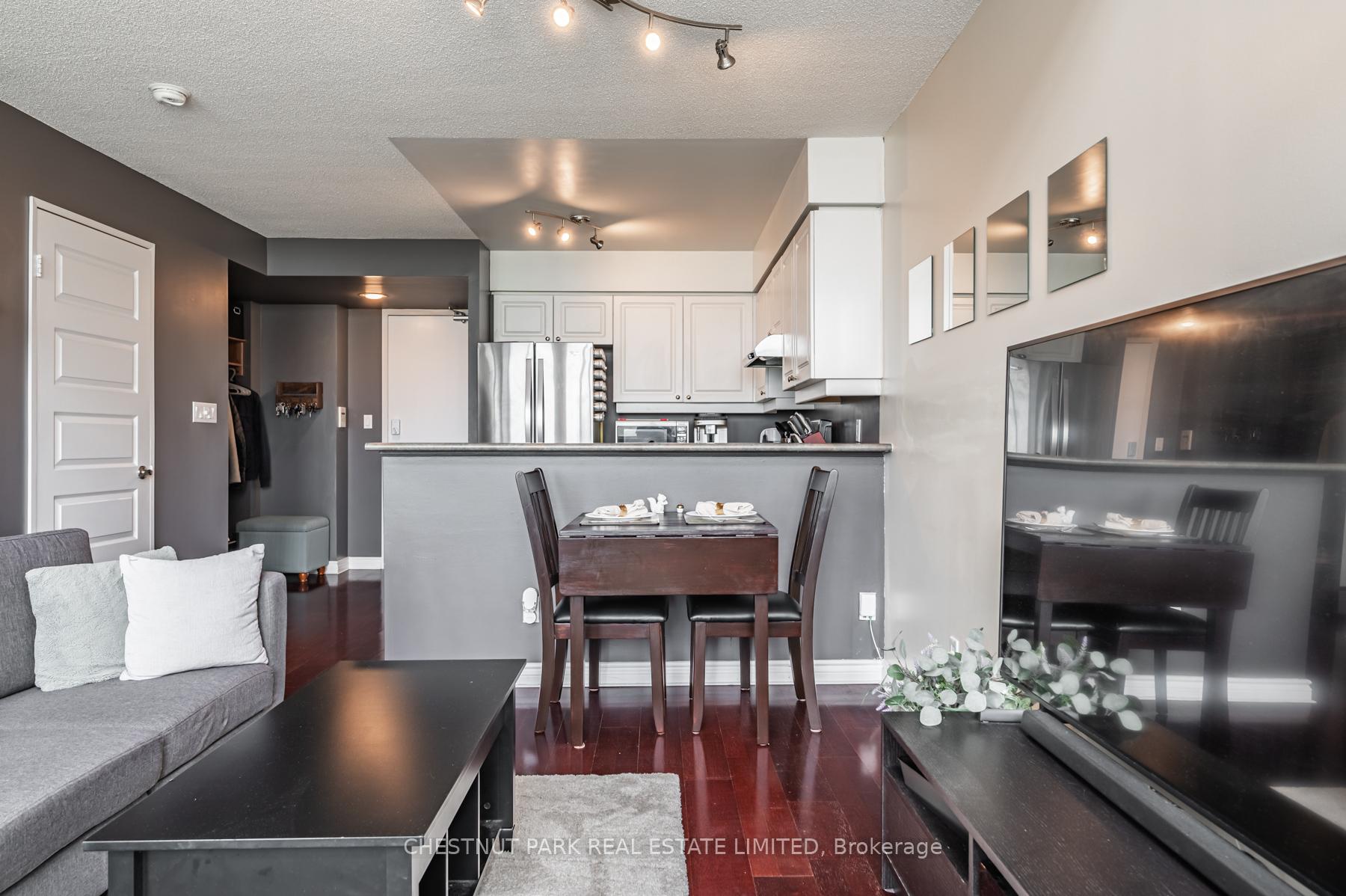 200 Manitoba Street 525