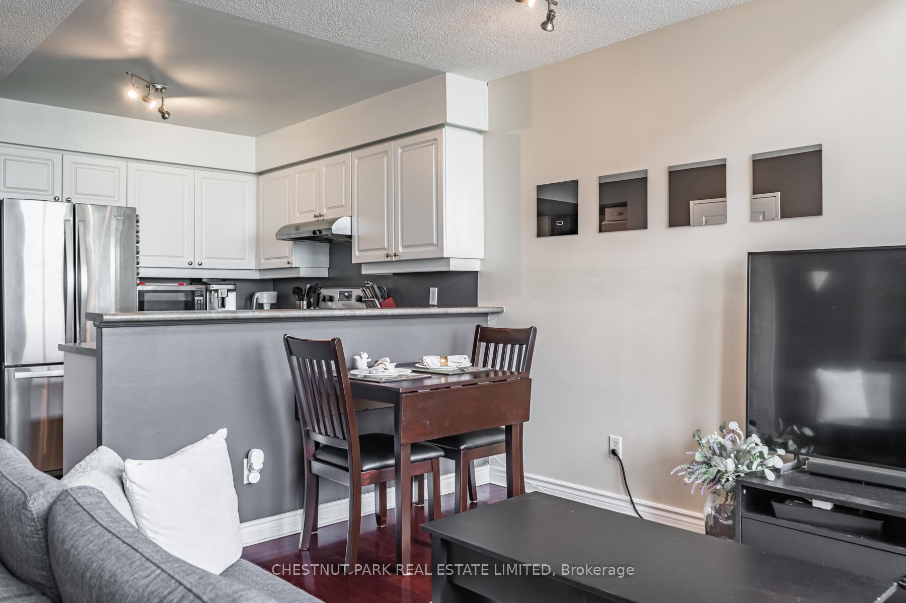 200 Manitoba Street 525