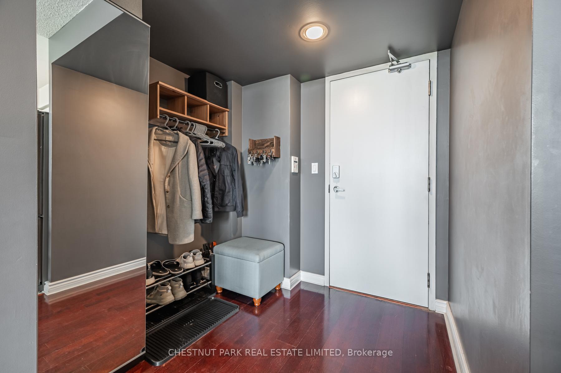 200 Manitoba Street 525