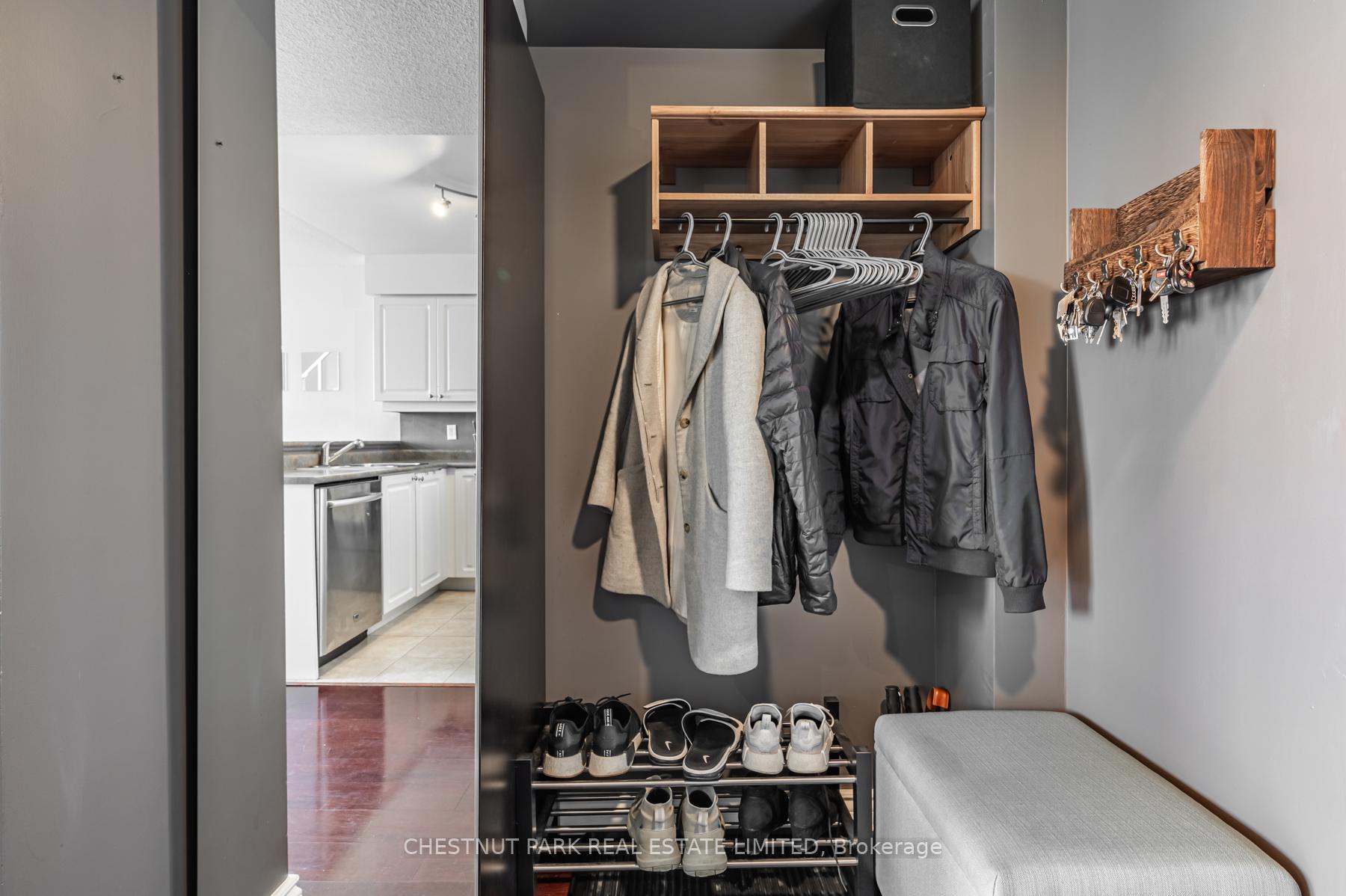 200 Manitoba Street 525