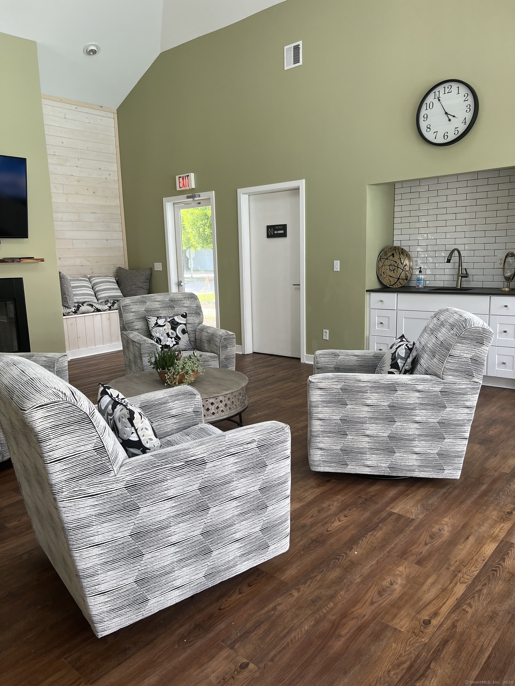 1113 Old Pond Lane 1113