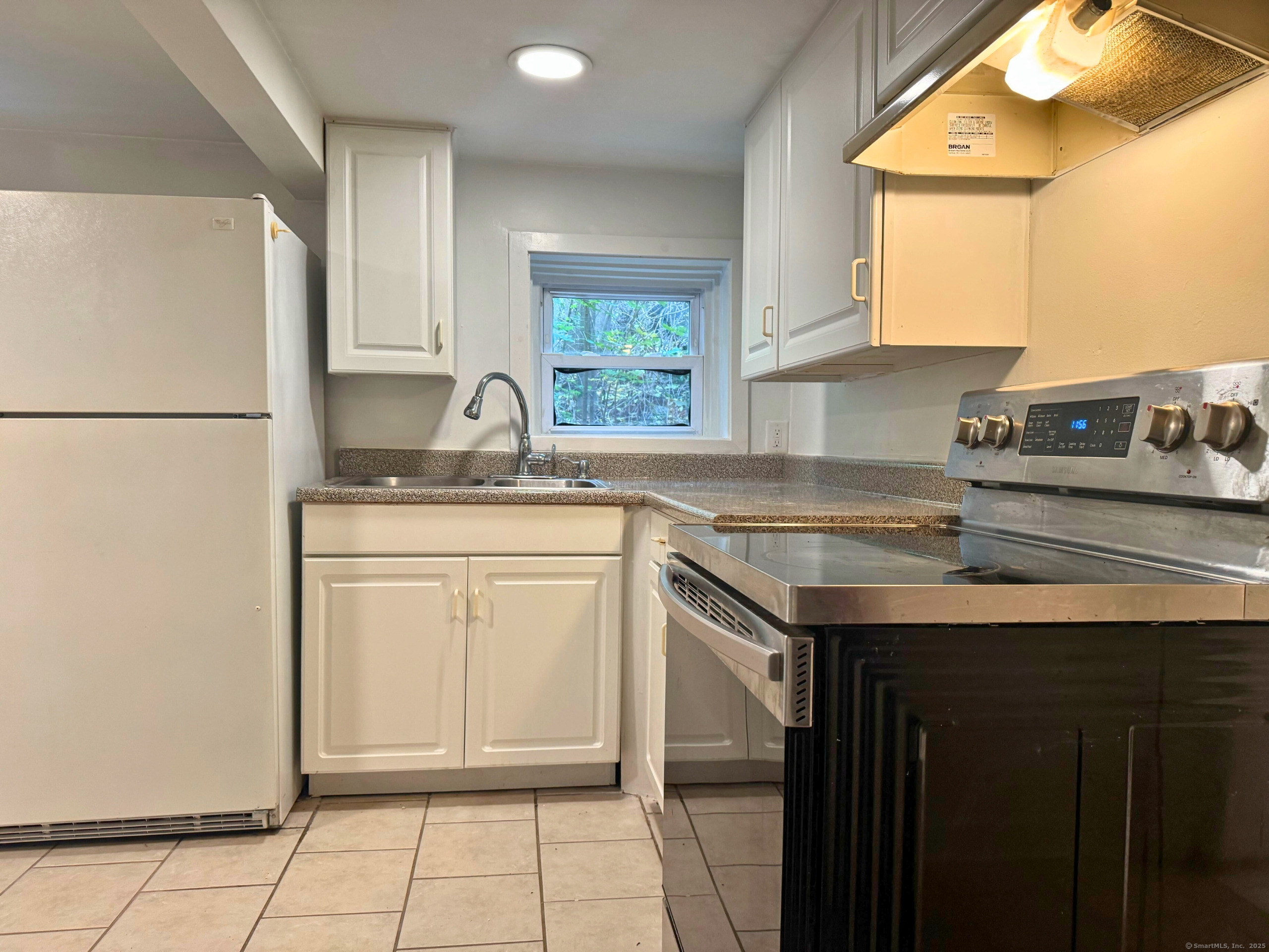 10 Tiffany Street B