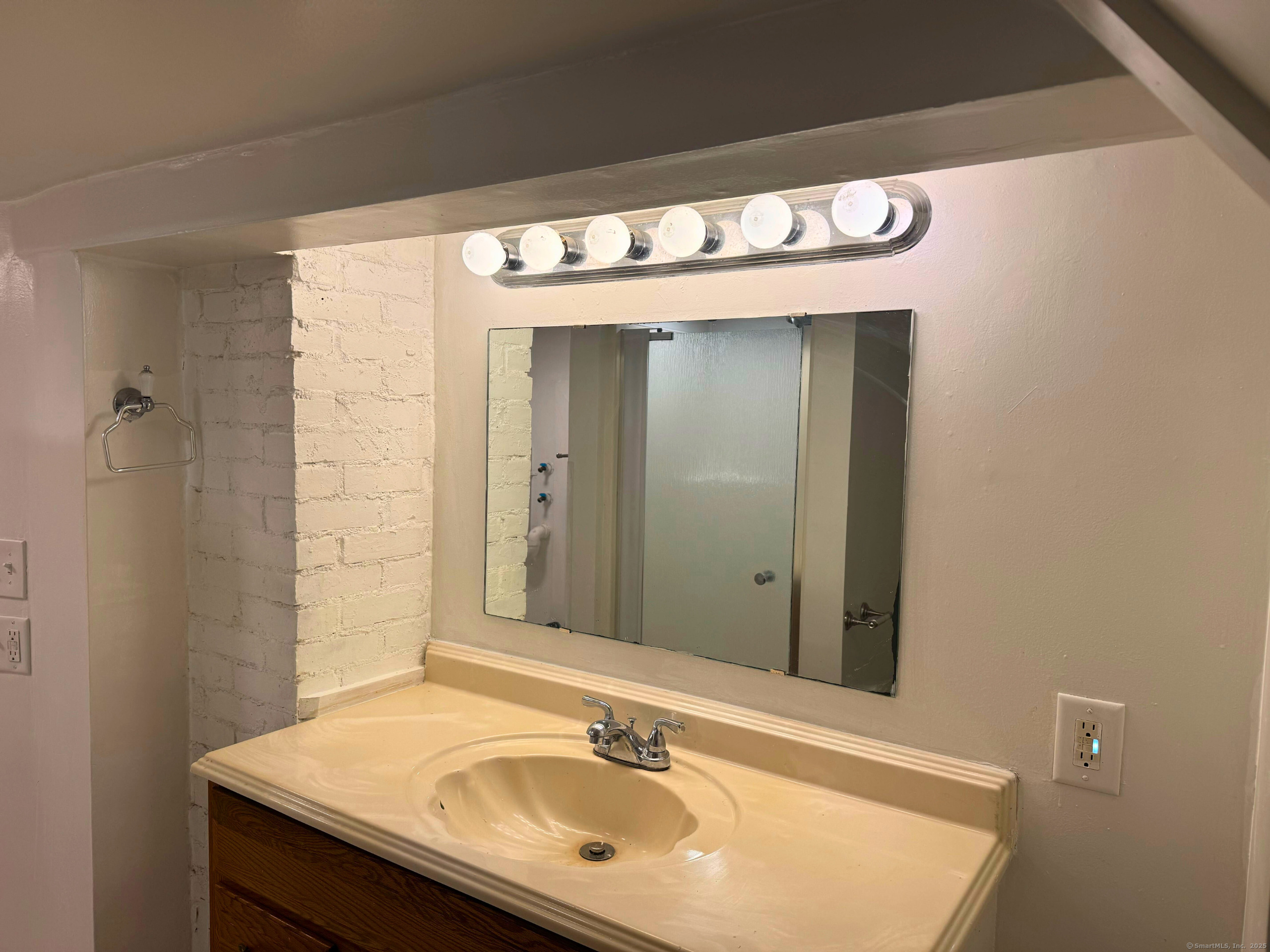 10 Tiffany Street B
