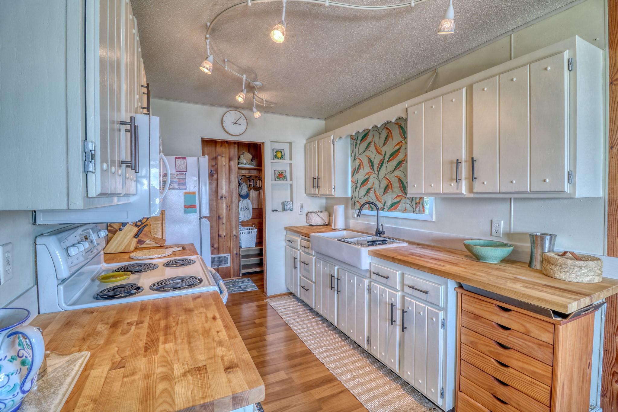 51256 County Highway 9