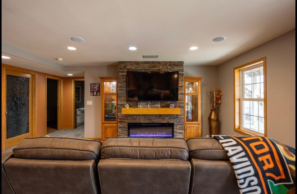 2317 Hillcrest Lane