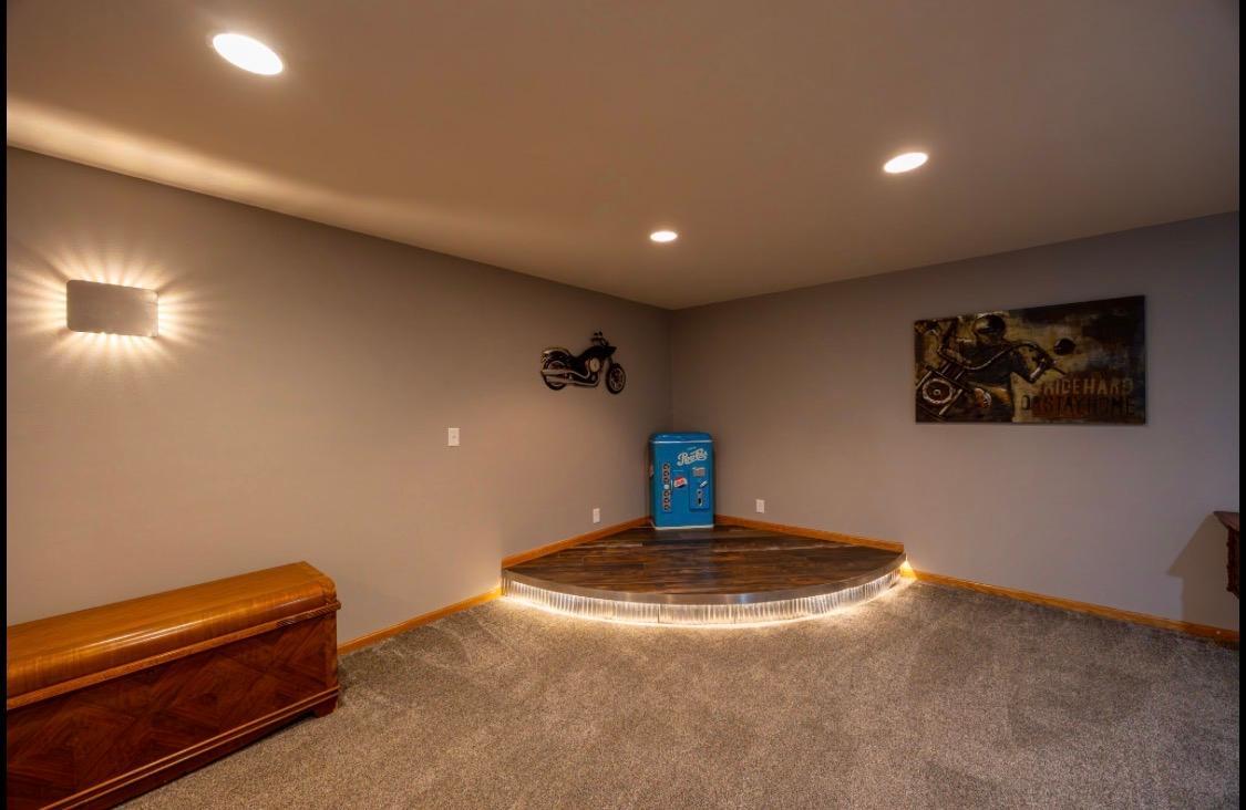 2317 Hillcrest Lane