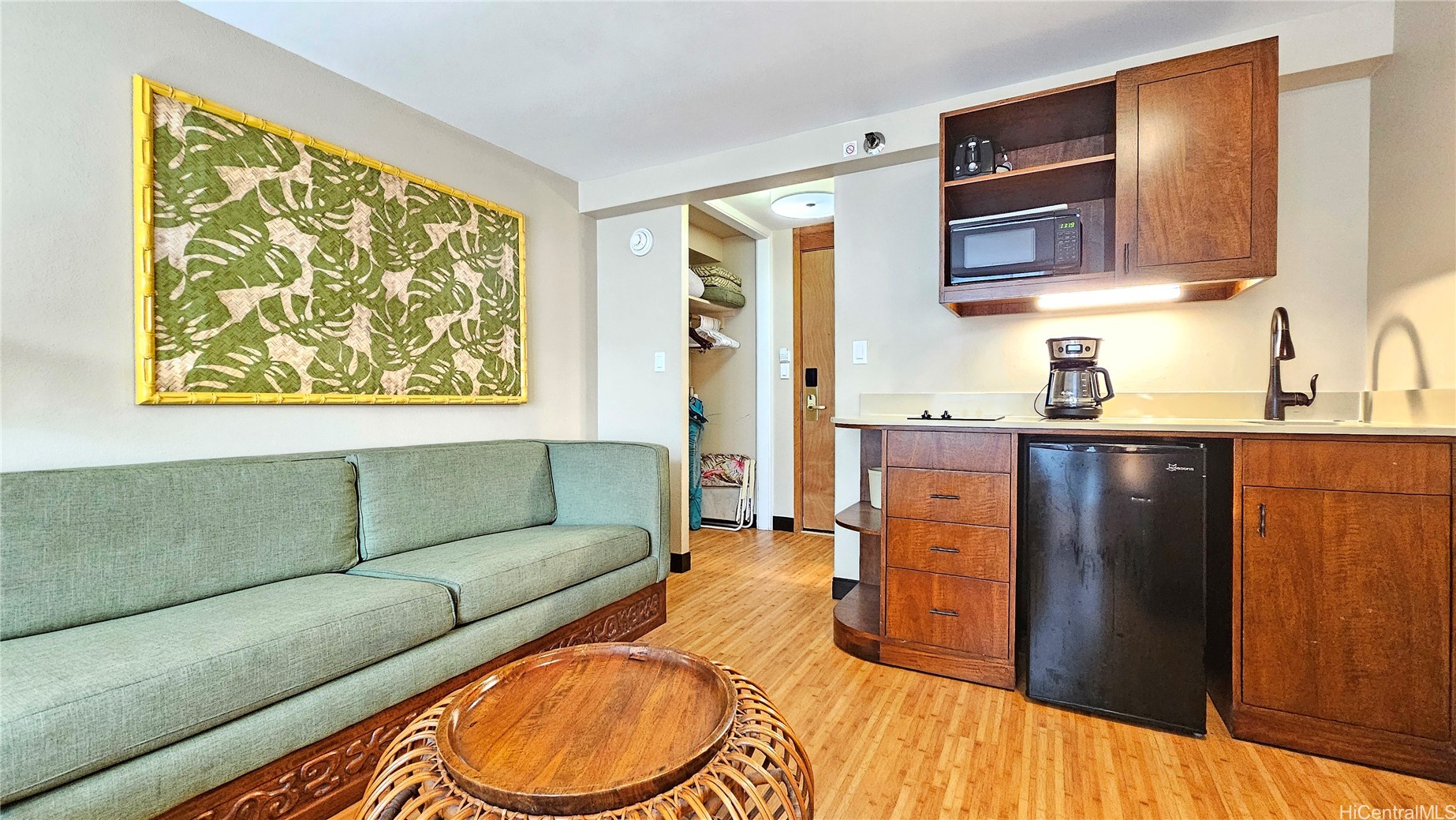 2425 Kuhio Avenue 502