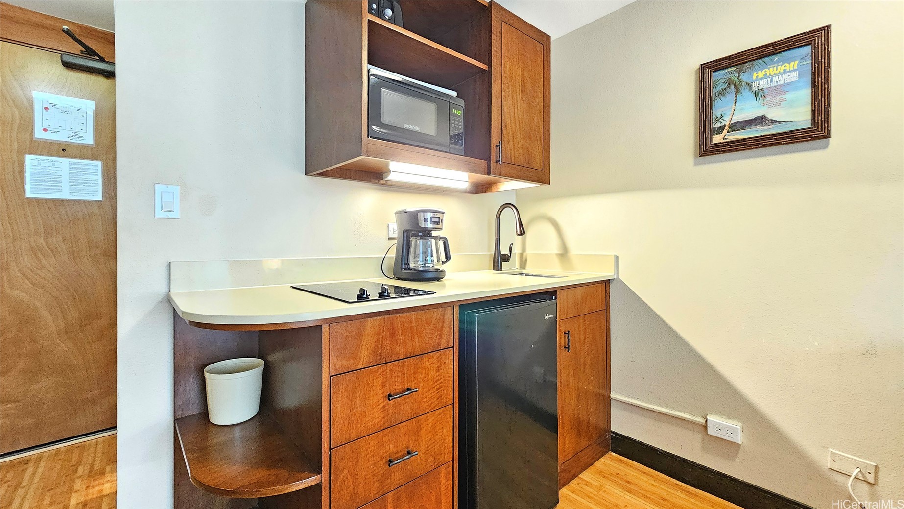 2425 Kuhio Avenue 502