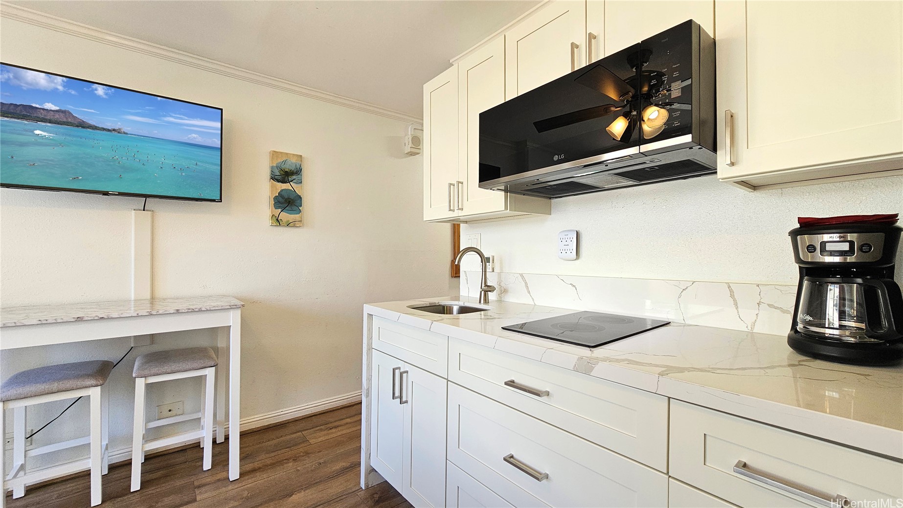 134 Kapahulu Avenue 802