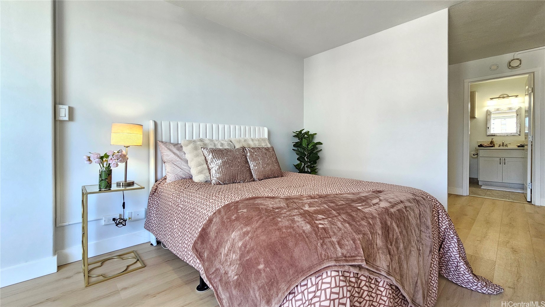 435 Seaside Avenue 805