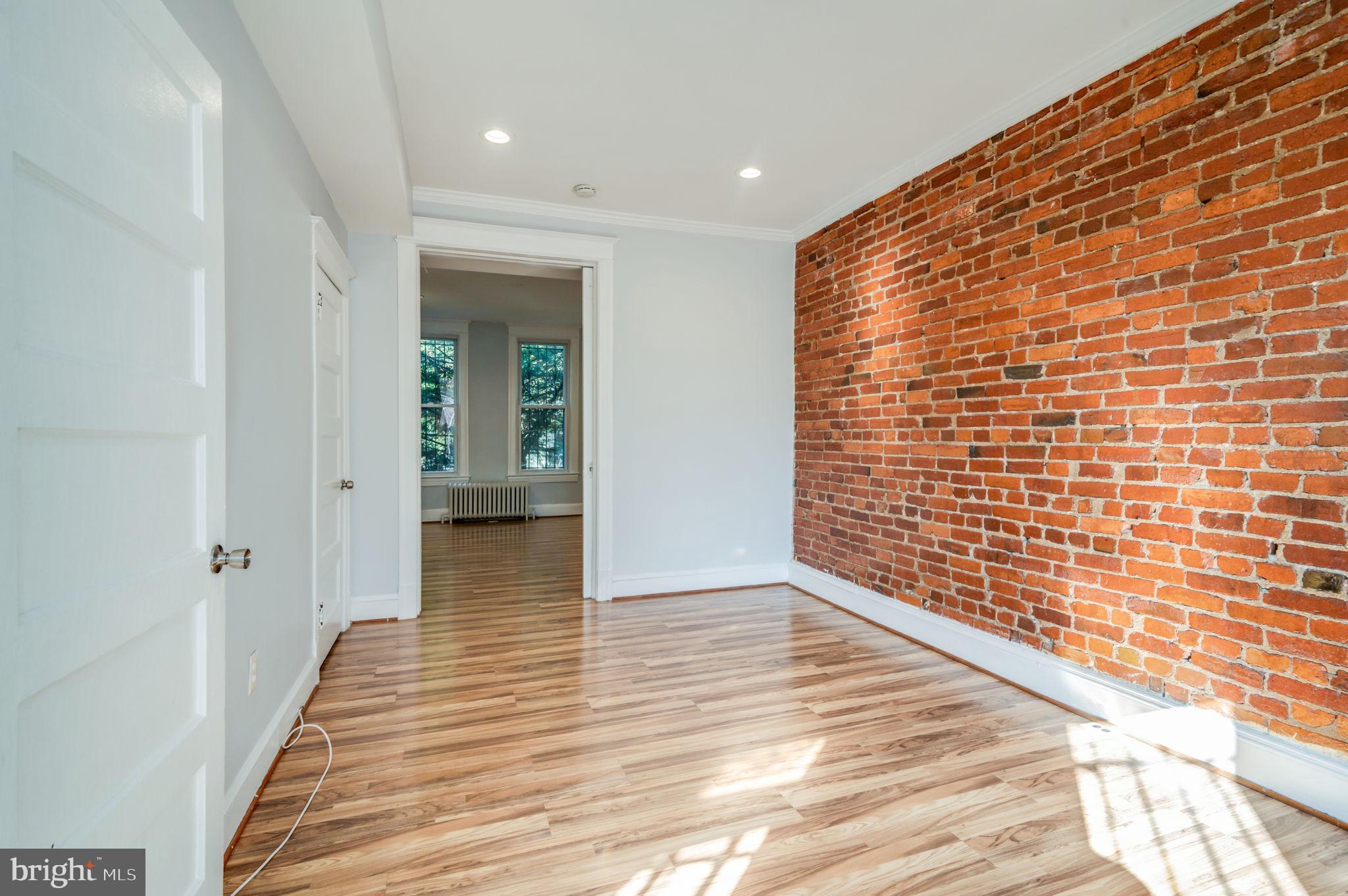104 15TH ST SE