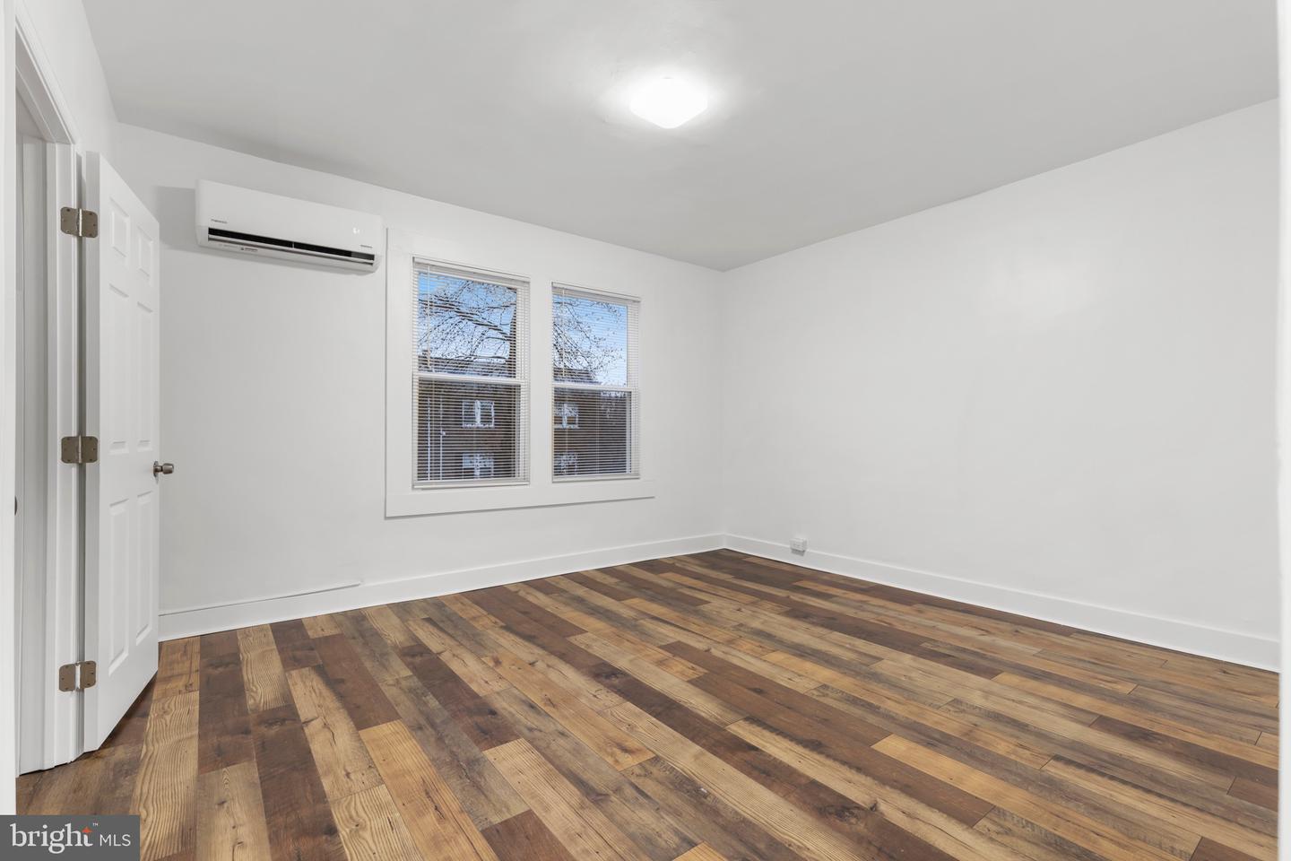 1512 ISHERWOOD ST NE #4