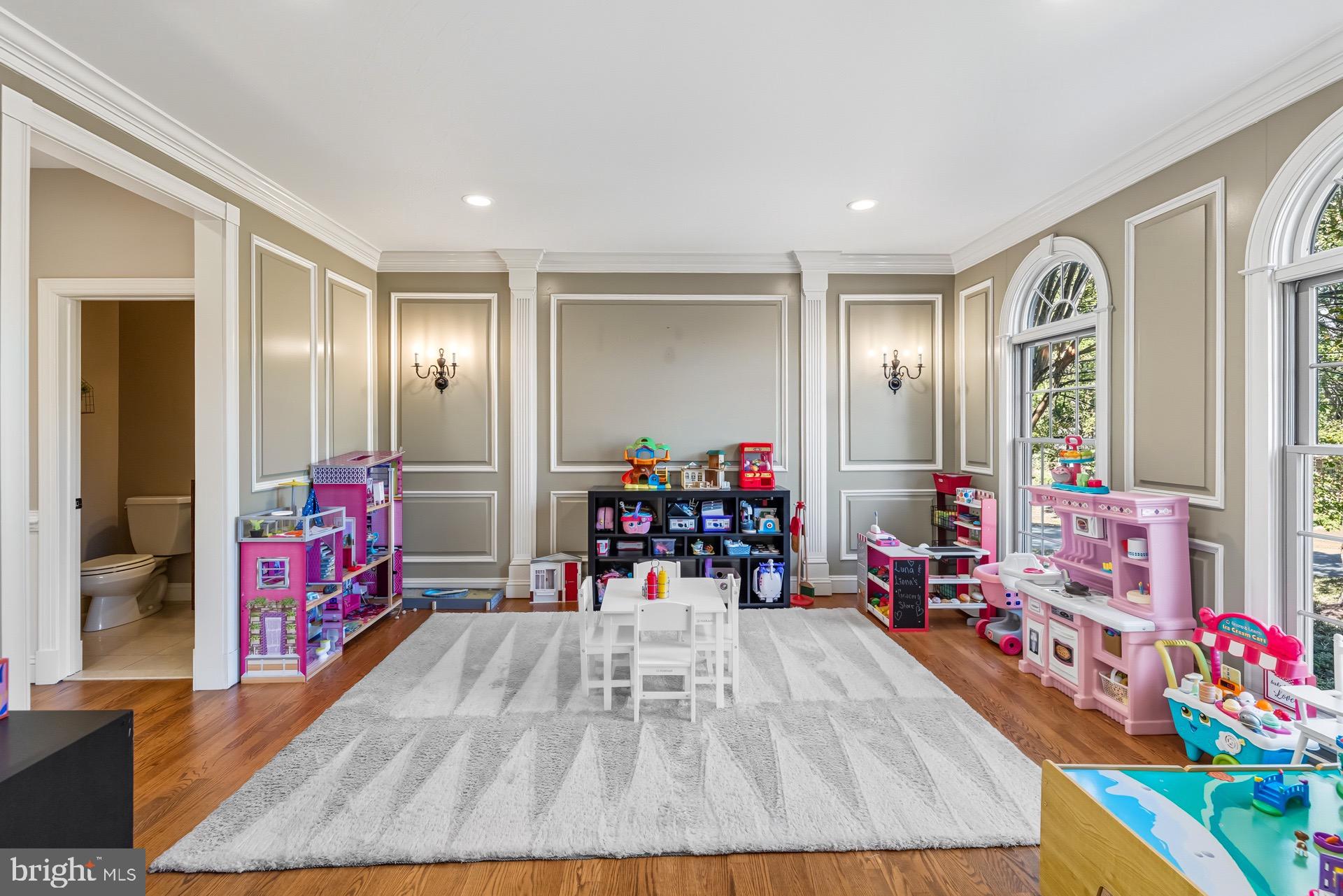 99 HUMMINGBIRD COURT