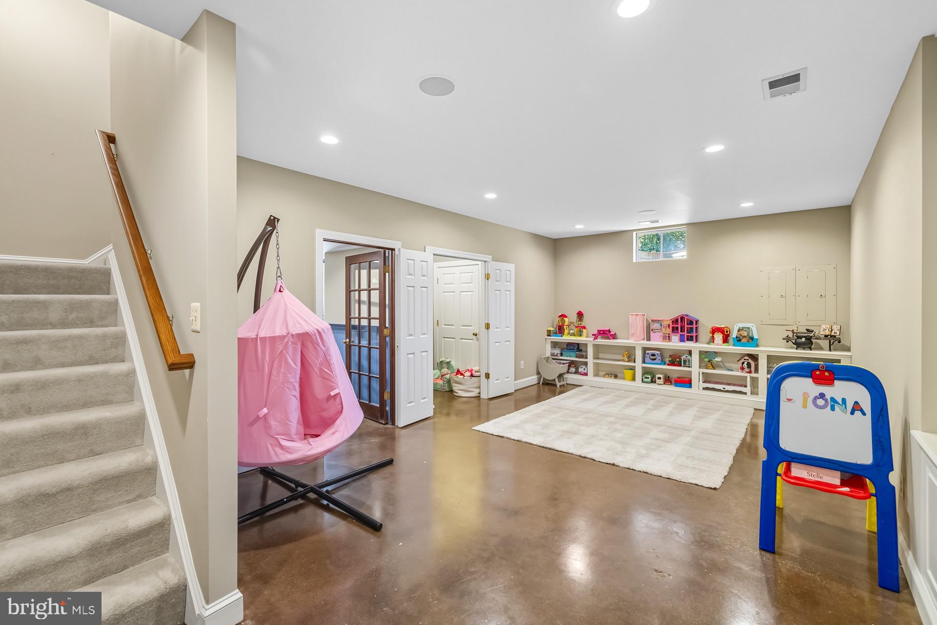 99 HUMMINGBIRD COURT