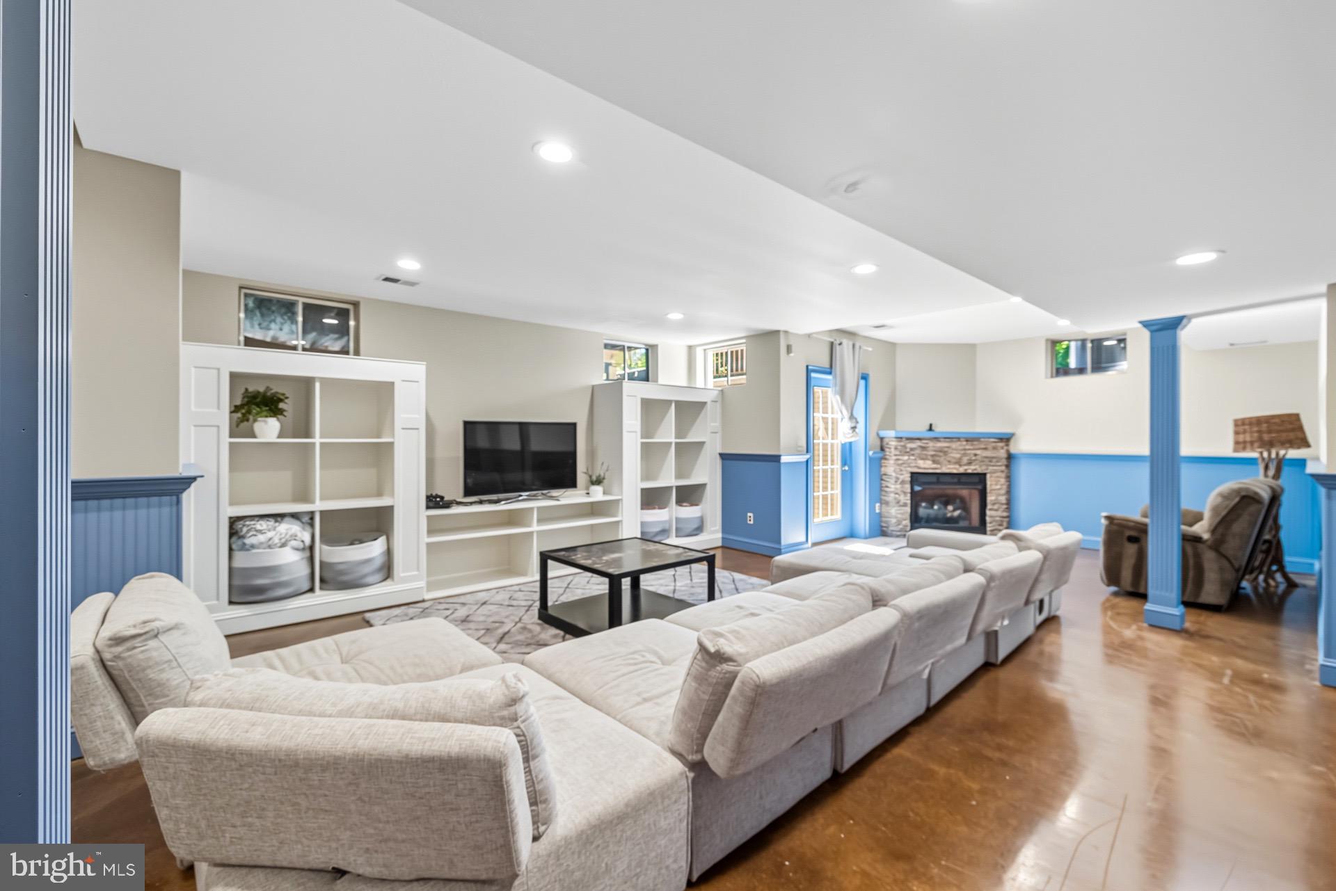 99 HUMMINGBIRD COURT