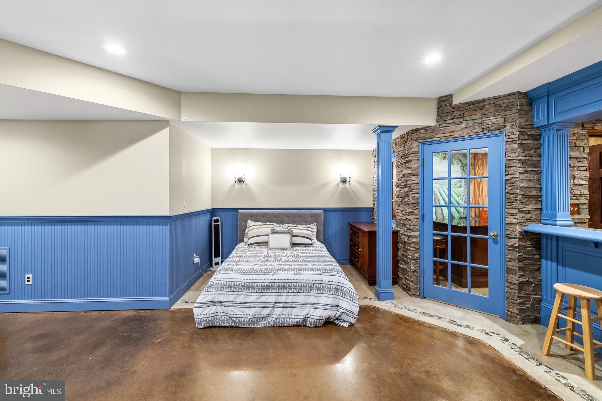 99 HUMMINGBIRD COURT