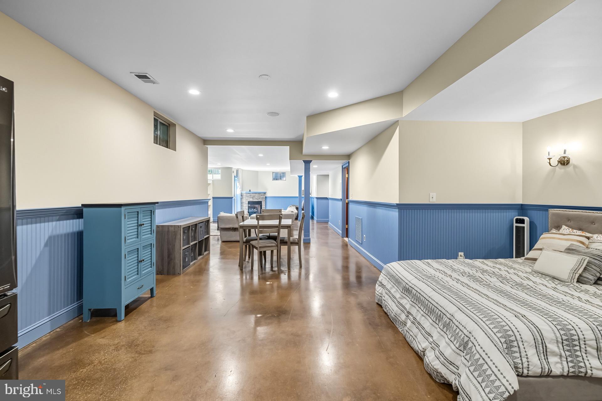 99 HUMMINGBIRD COURT