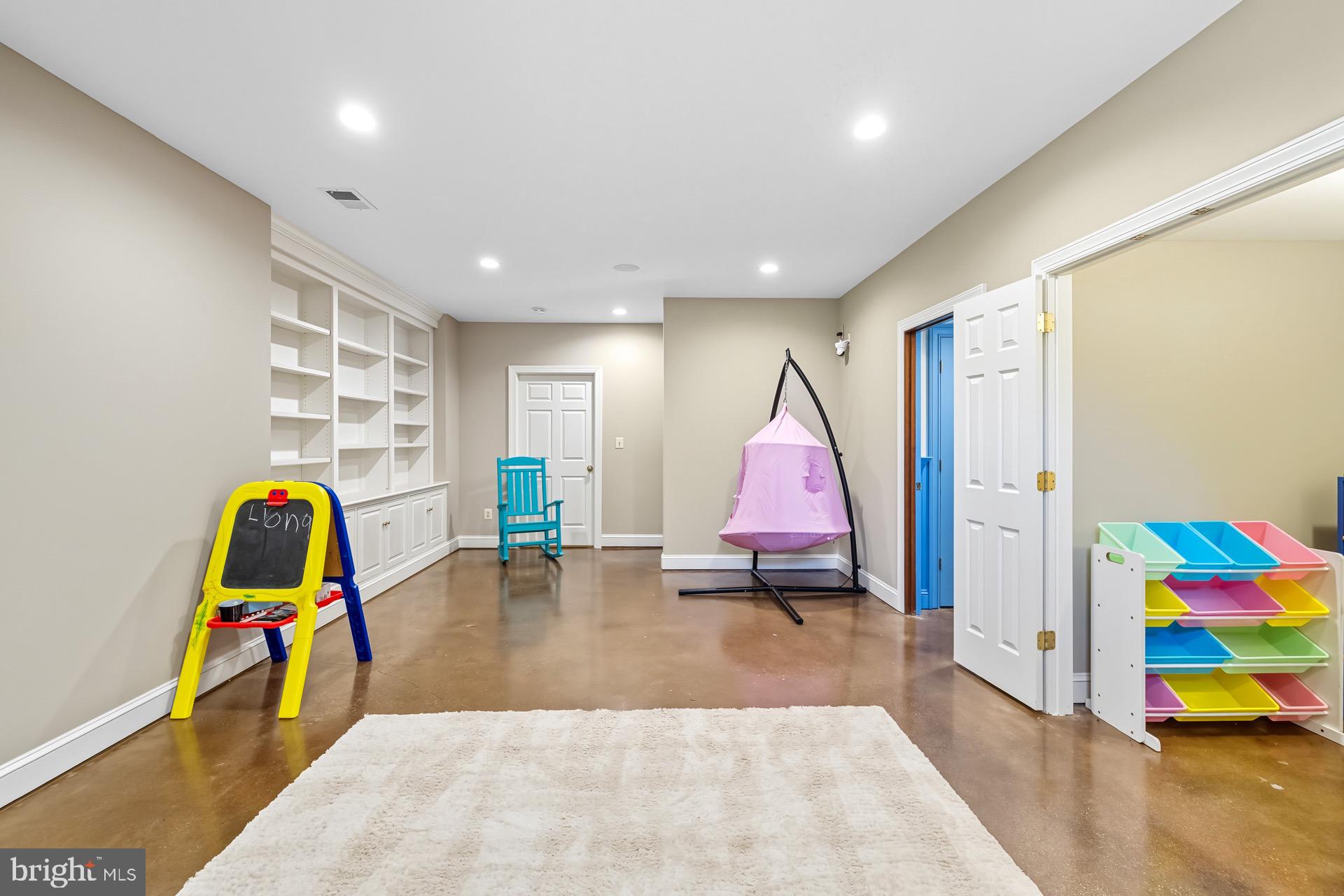 99 HUMMINGBIRD COURT