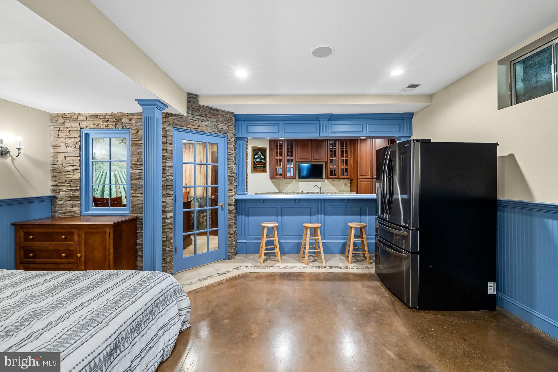 99 HUMMINGBIRD COURT