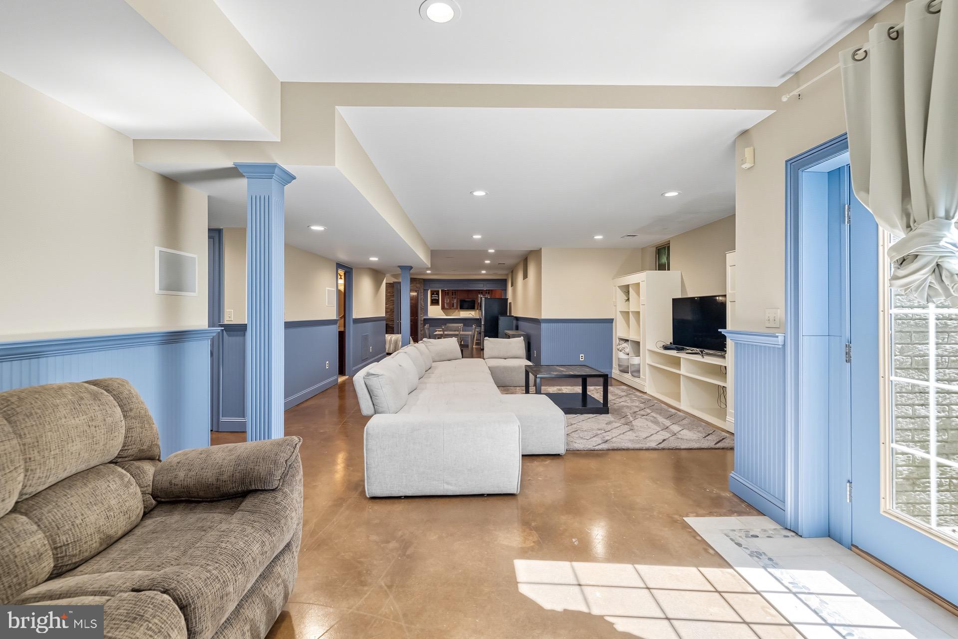 99 HUMMINGBIRD COURT