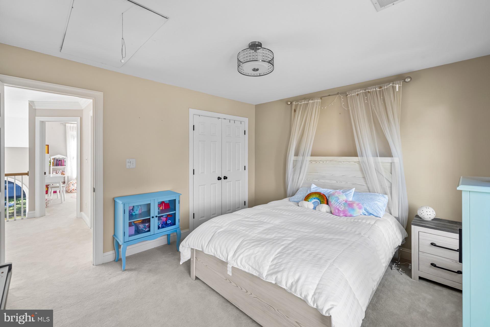 99 HUMMINGBIRD COURT