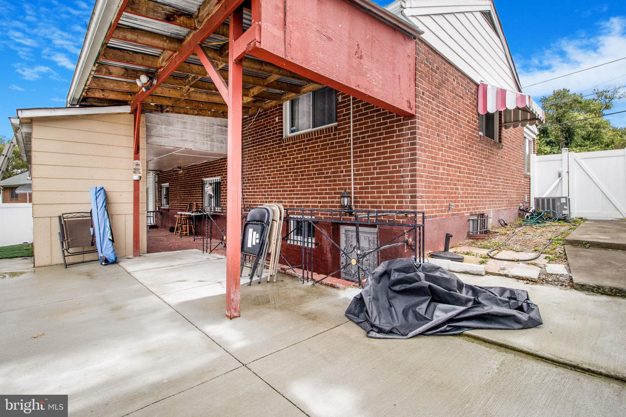 6512 Rolling Ridge Dr