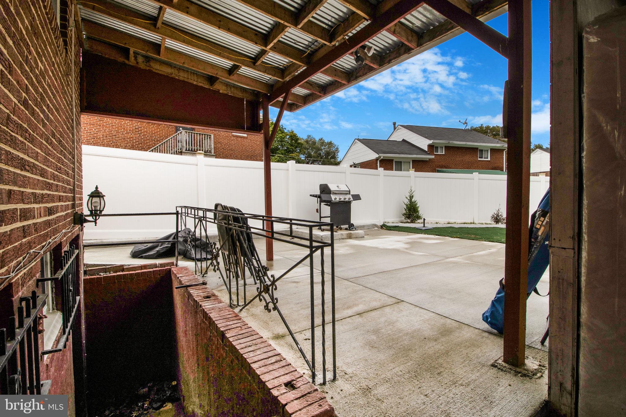 6512 Rolling Ridge Dr