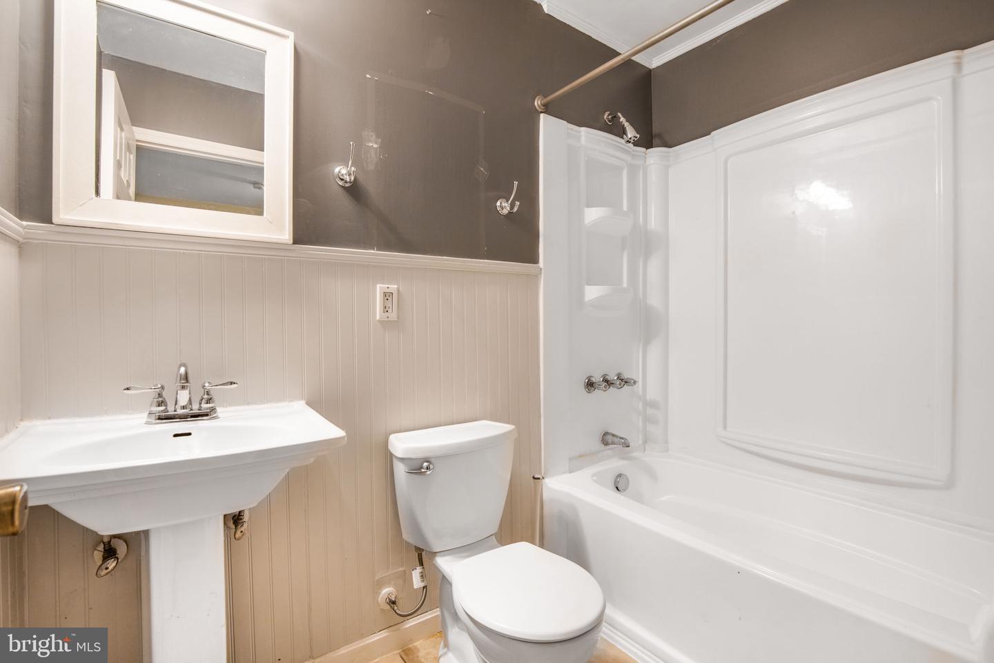 22415 Greenview Ct