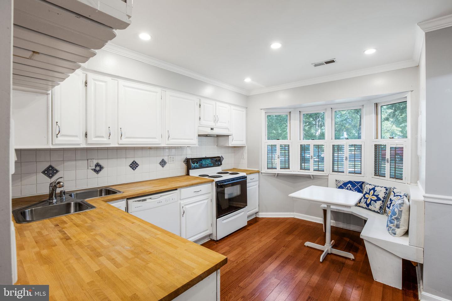 22415 Greenview Ct