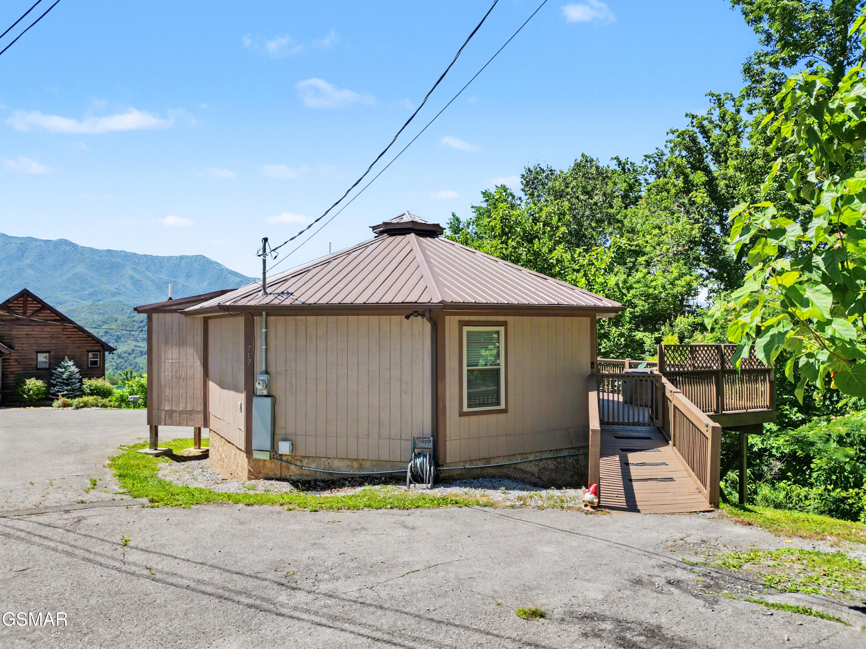 717 Valley View Lane