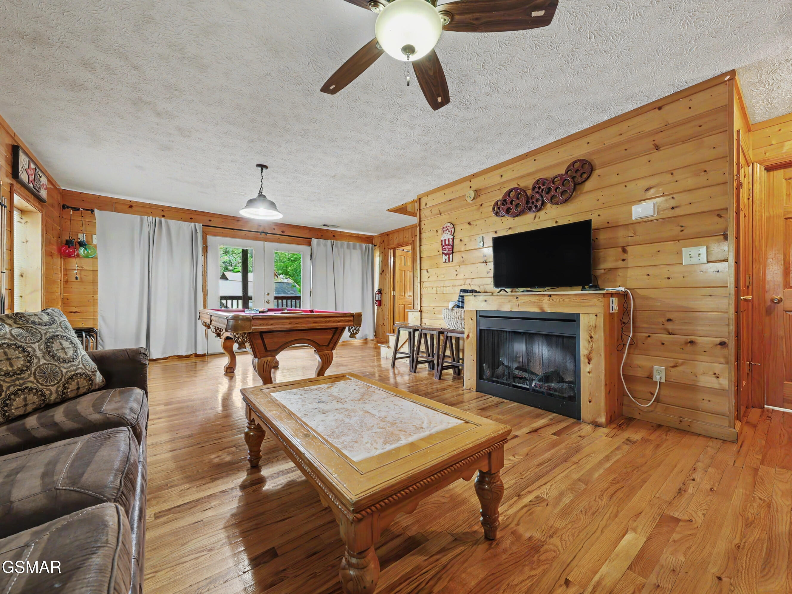 1609 Pinewood Way