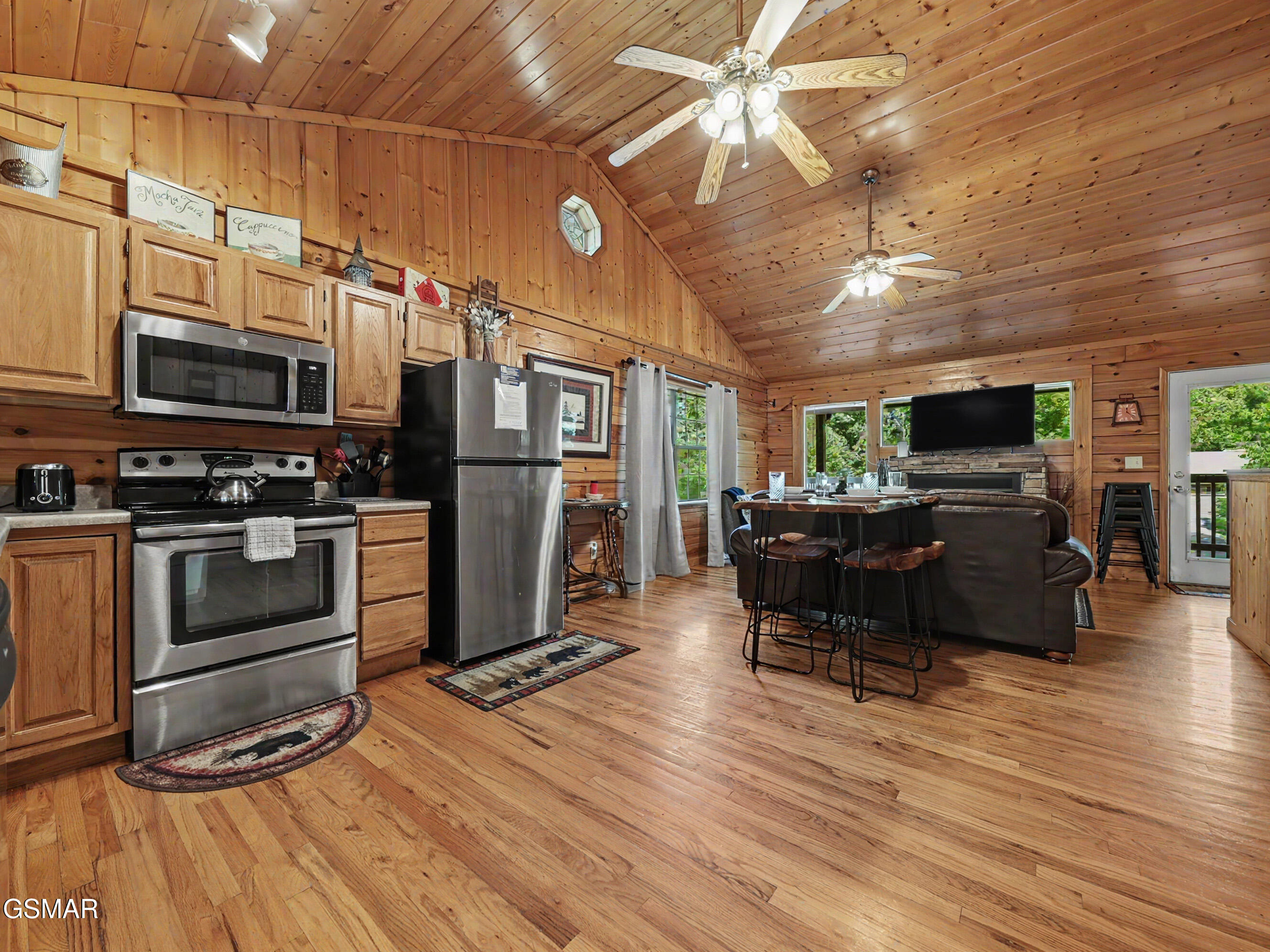 1609 Pinewood Way