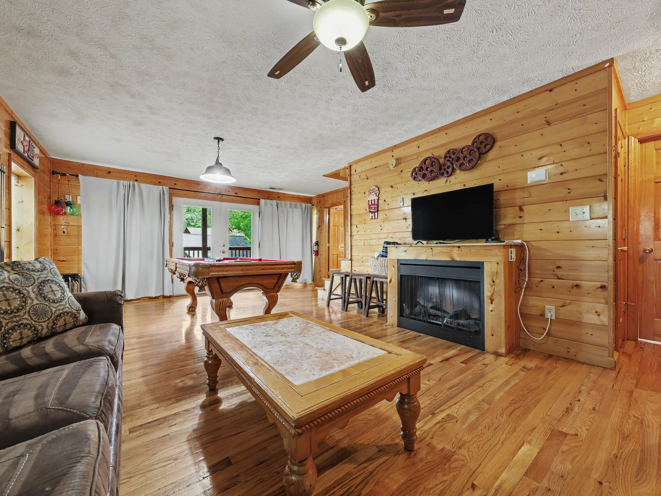1609 Pinewood Way