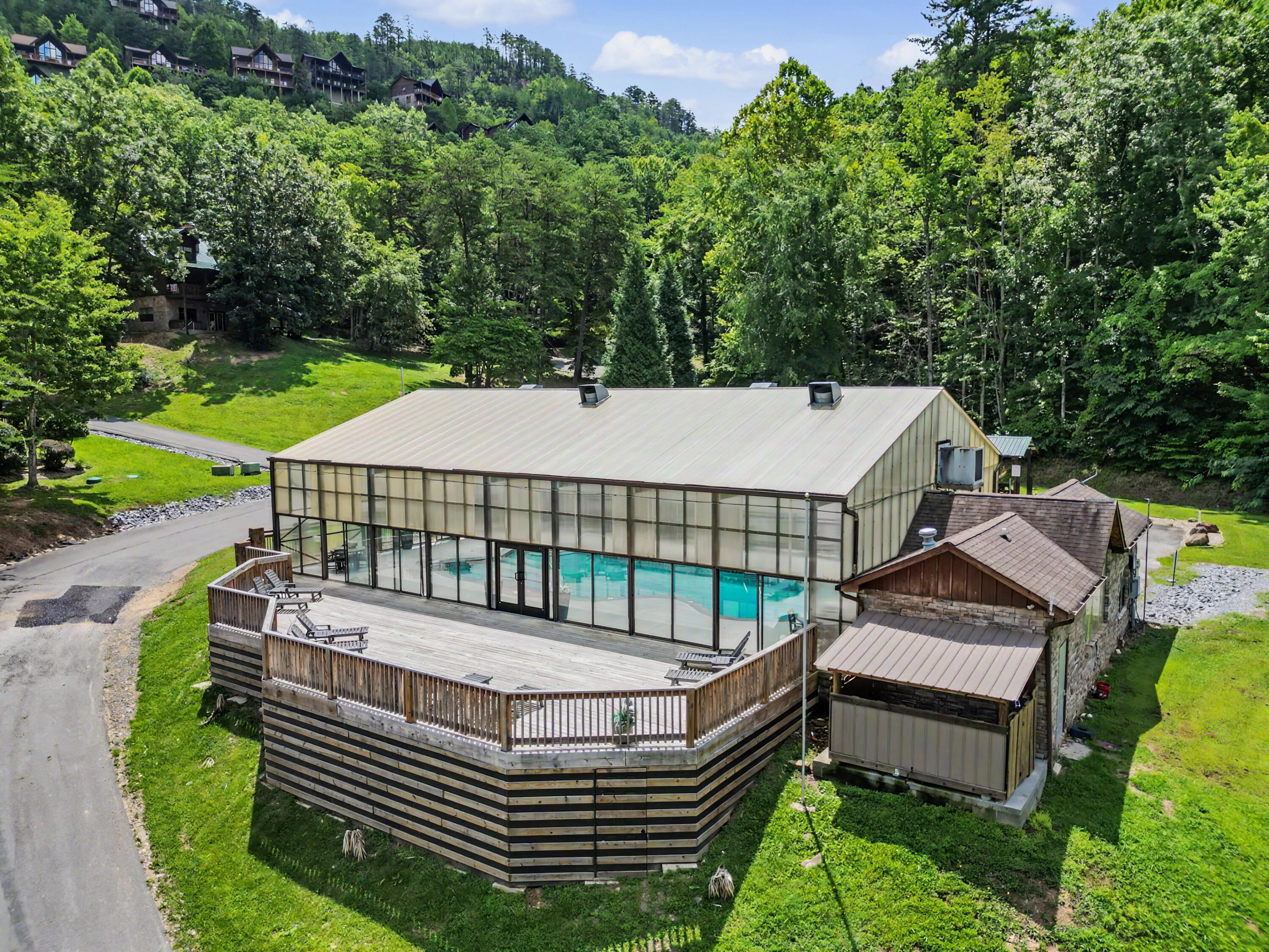 1609 Pinewood Way