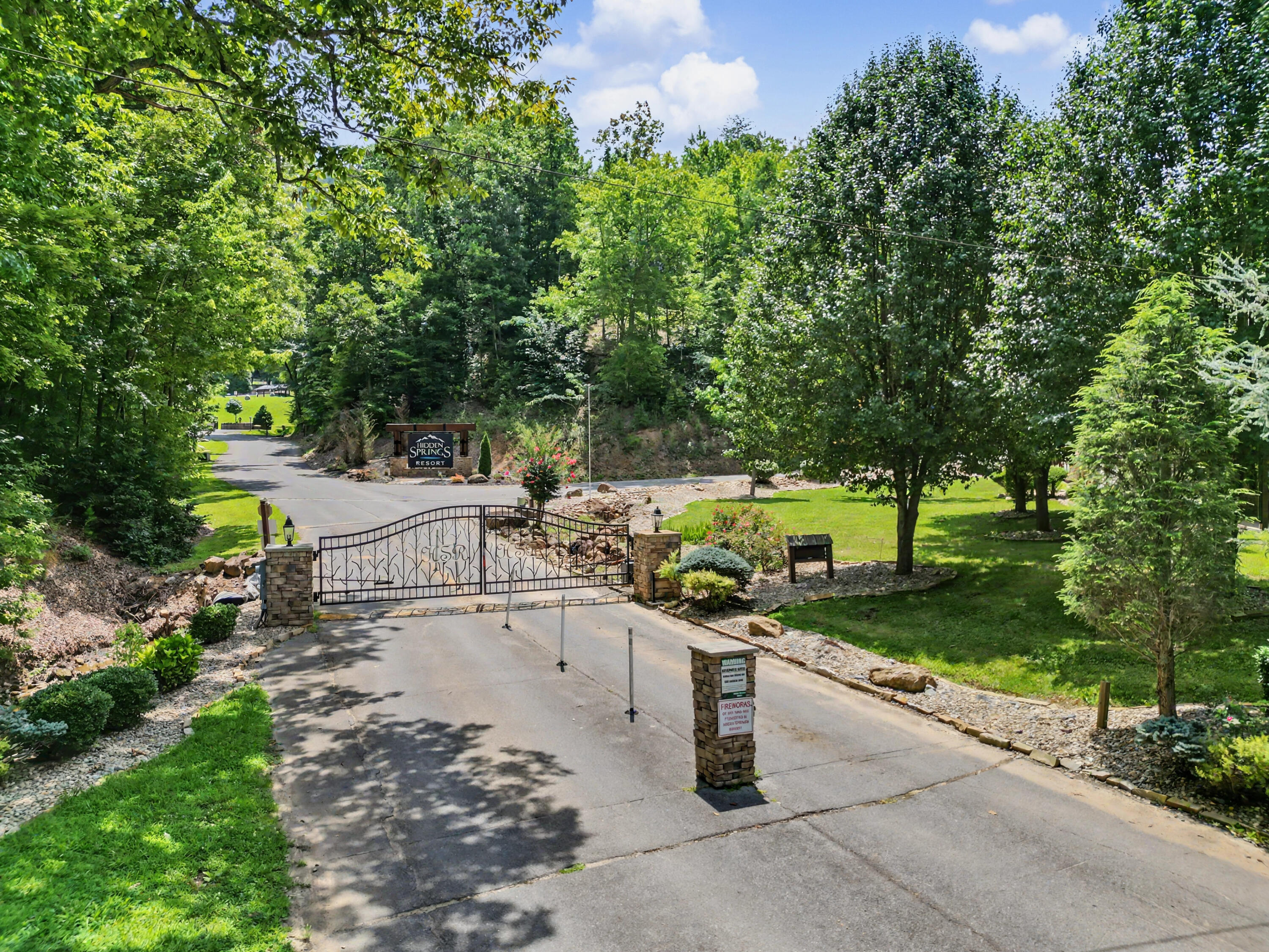 1609 Pinewood Way