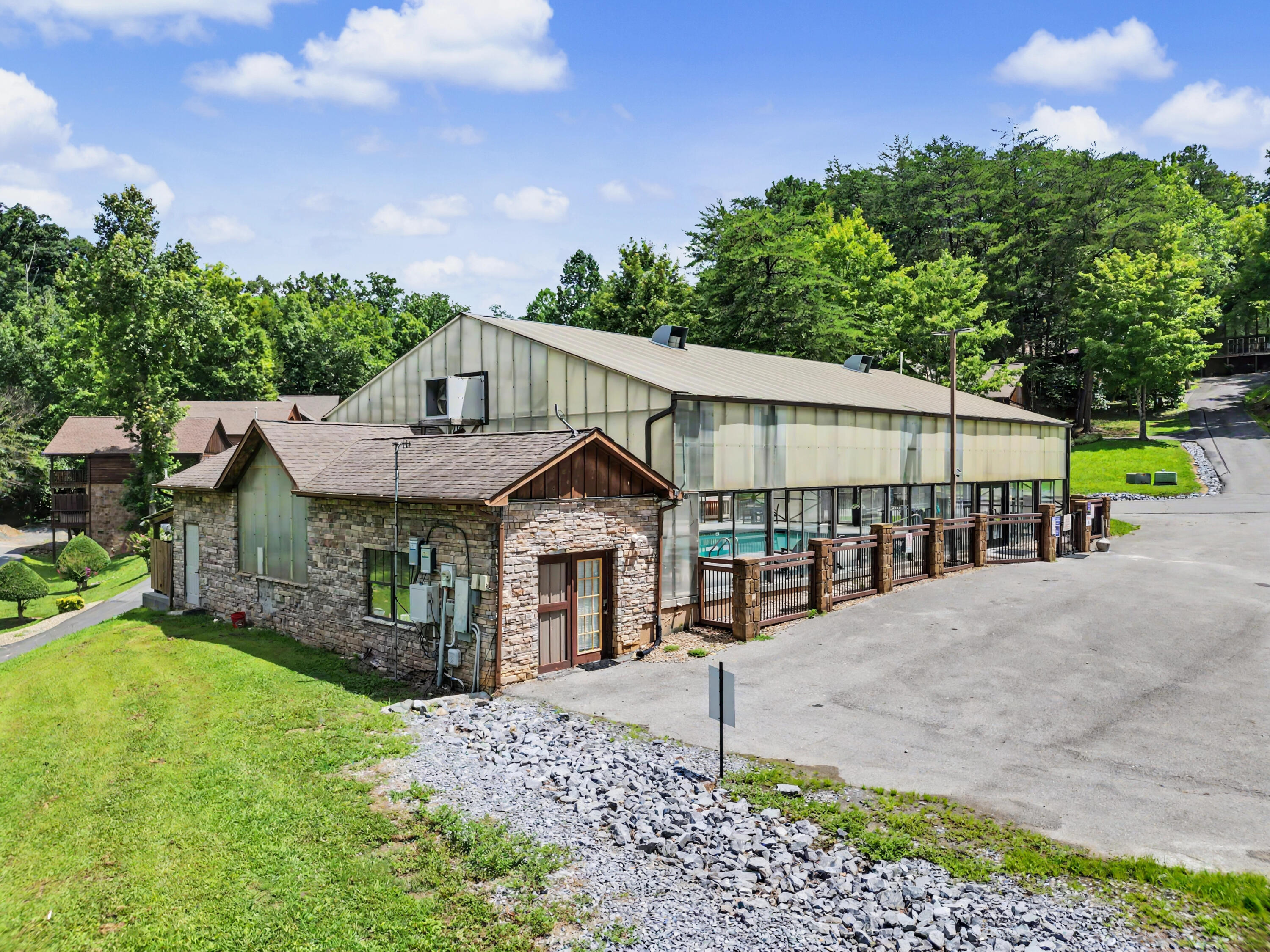1609 Pinewood Way