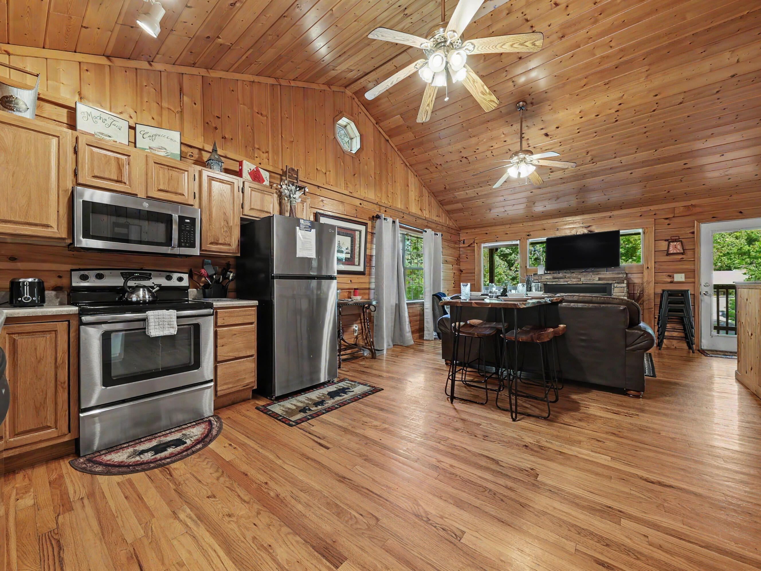 1609 Pinewood Way