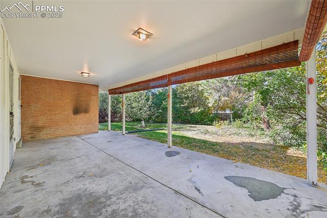 2977 S Oneida Street