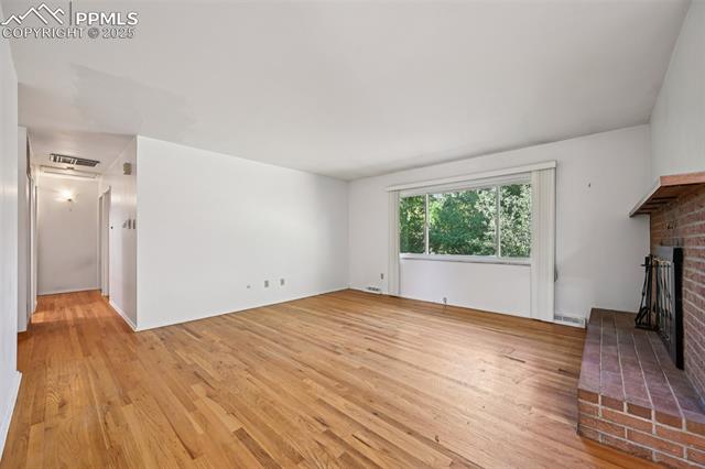 2977 S Oneida Street