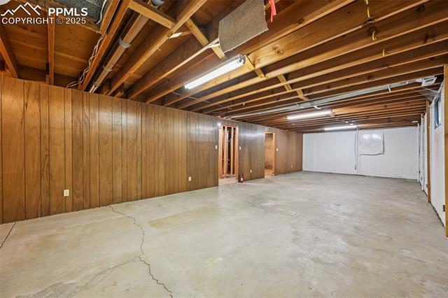 2977 S Oneida Street