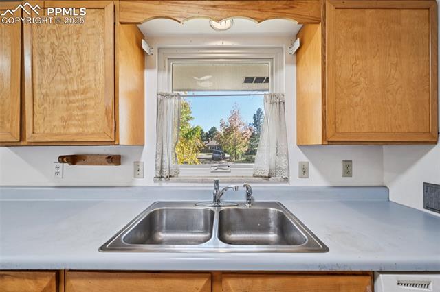 2977 S Oneida Street