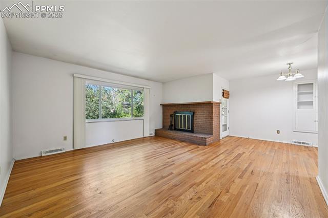 2977 S Oneida Street