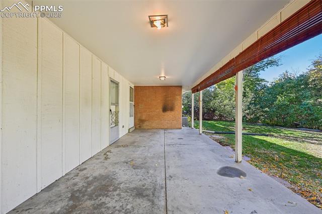 2977 S Oneida Street