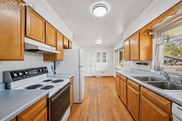 2977 S Oneida Street