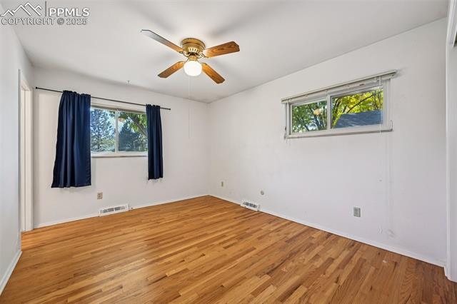 2977 S Oneida Street