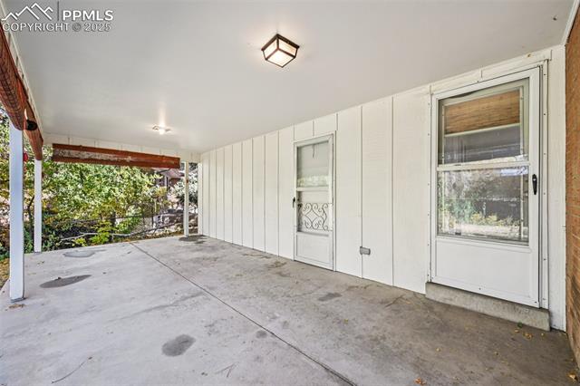 2977 S Oneida Street