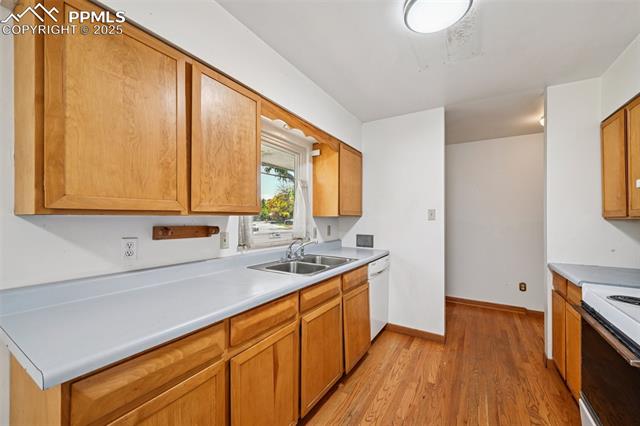 2977 S Oneida Street